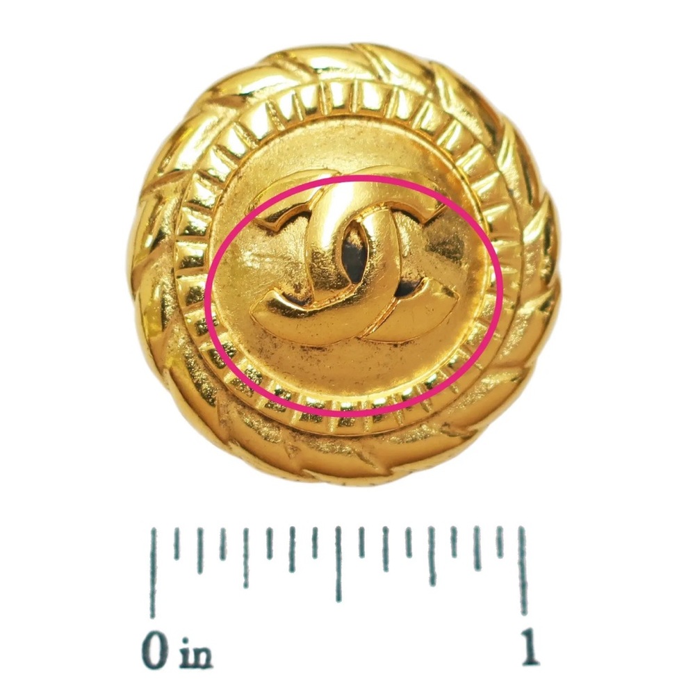 💎 Large CHANEL CC Gold tone logo large Vintage Clip on Earrings - Picture 5 of 10